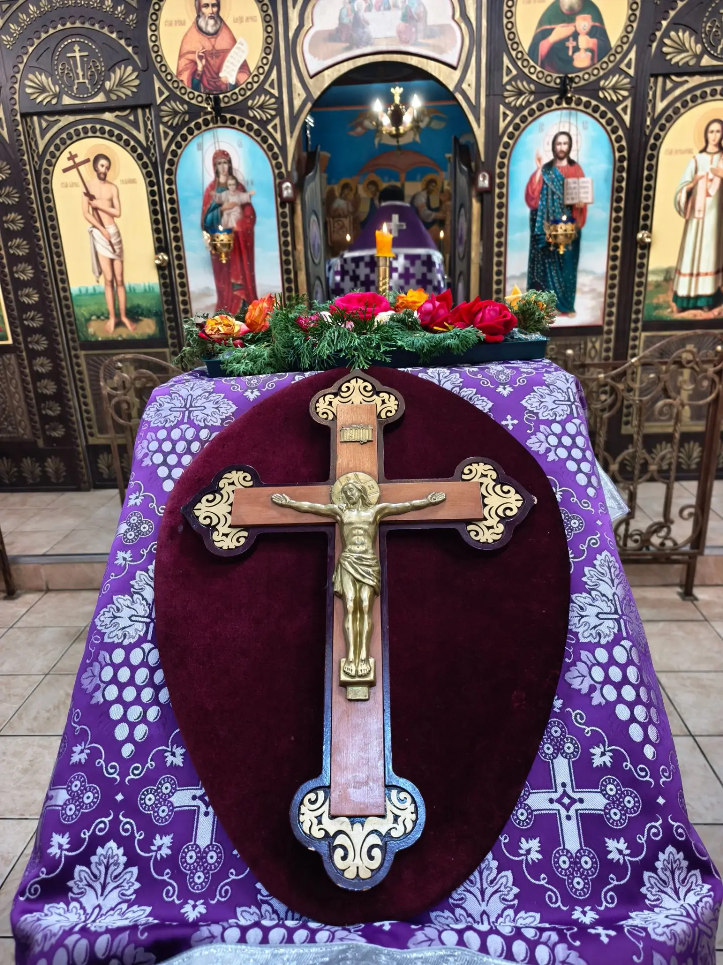 Божественная литургия в день Воздвижения Креста Господня