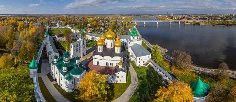 📍 ДЕНЬ 2. Немного истории и немного сказки