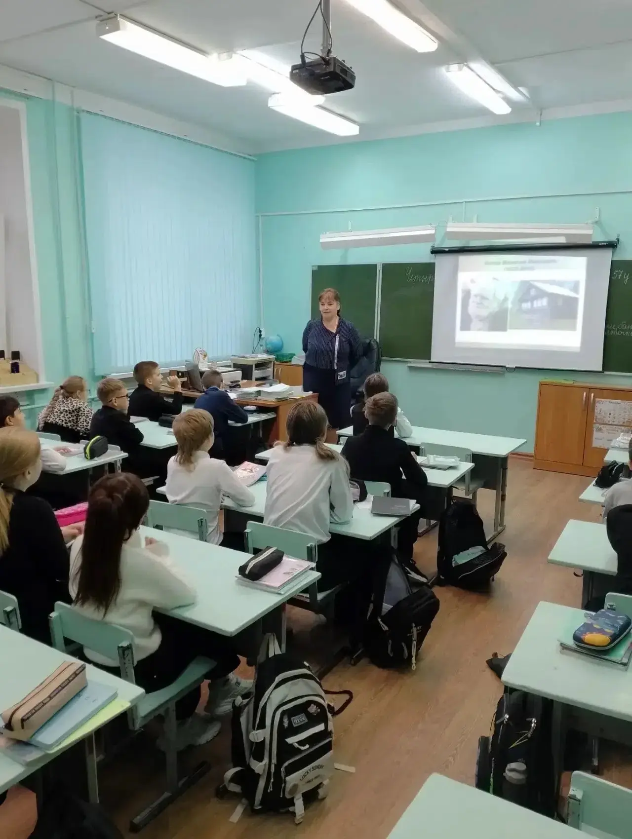 Сегодня, 14 октября, ученики 4 «А» класса отправились в удивительное путешествие по стр...