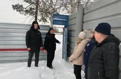 Надеялись заработать: тюменских школьников судят за теракт