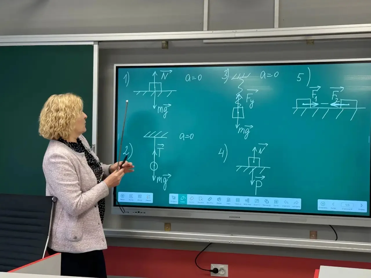 Сегодня в Шенкурске открылась обновленная средняя школа. Капитальный ремонт длился два ...
