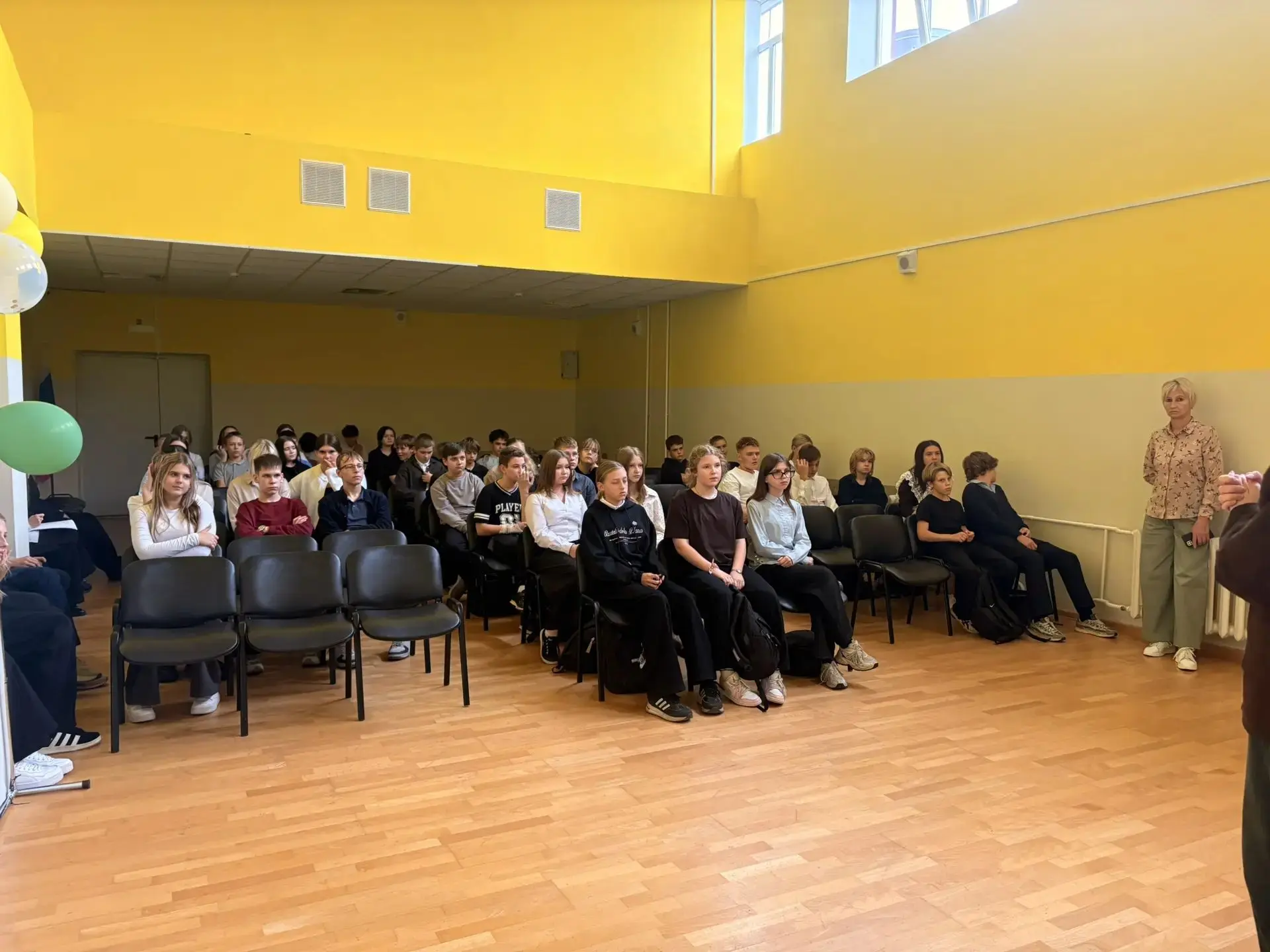 Сегодня, 9 октября, педагог-организатор дополнительного образования ДК пос. Октябрьский...