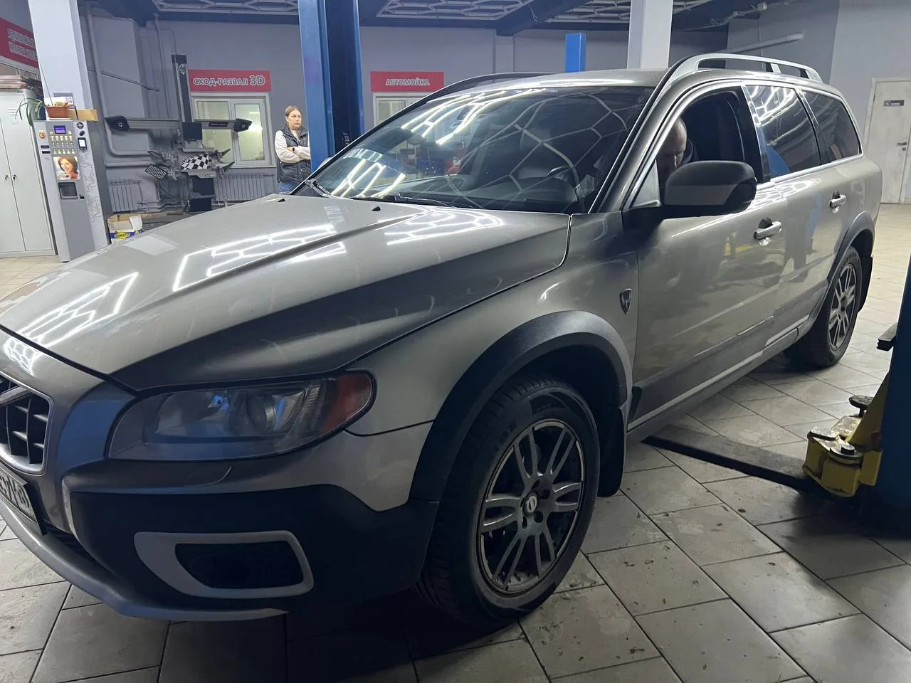 В Липецке для заказчик, осмотрели Volvo XC70 выпуска 2012 года с пробегом 240 тыс км и ...