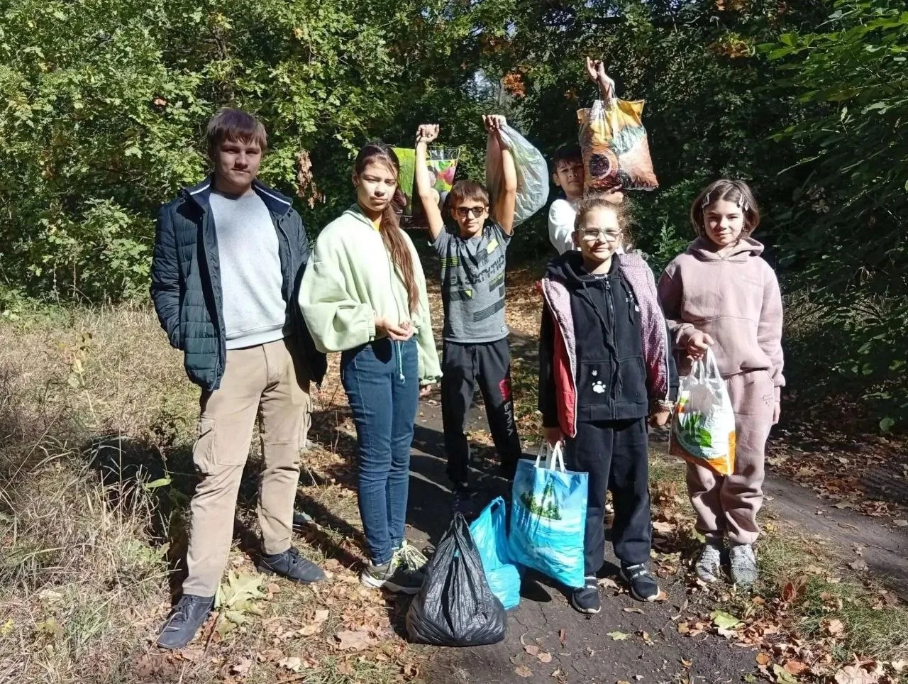 Донецкие школьники передали 40 кг желудей в Амвросиевский лесхоз