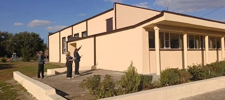 В Ганчуковском СДК Пролетарского района завершился ремонт кровли и фасада здания https:...