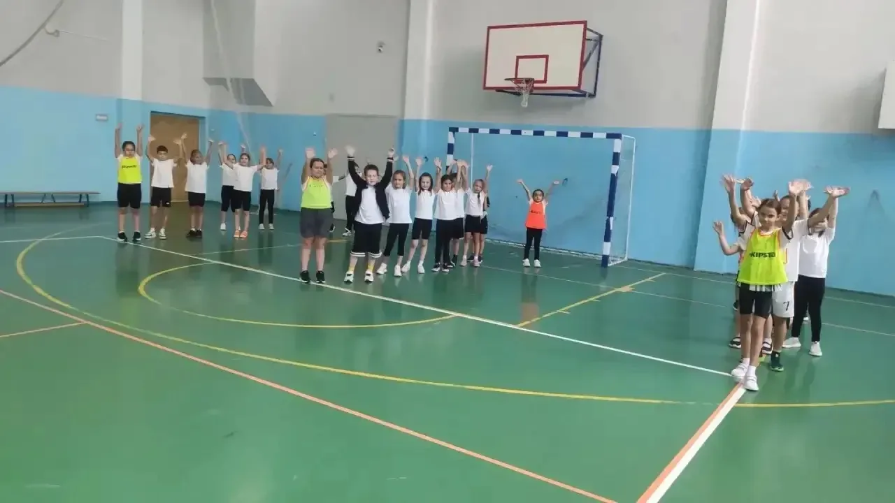 🏃‍♂️🏃‍♀️ Весёлые старты в школе! 🎉