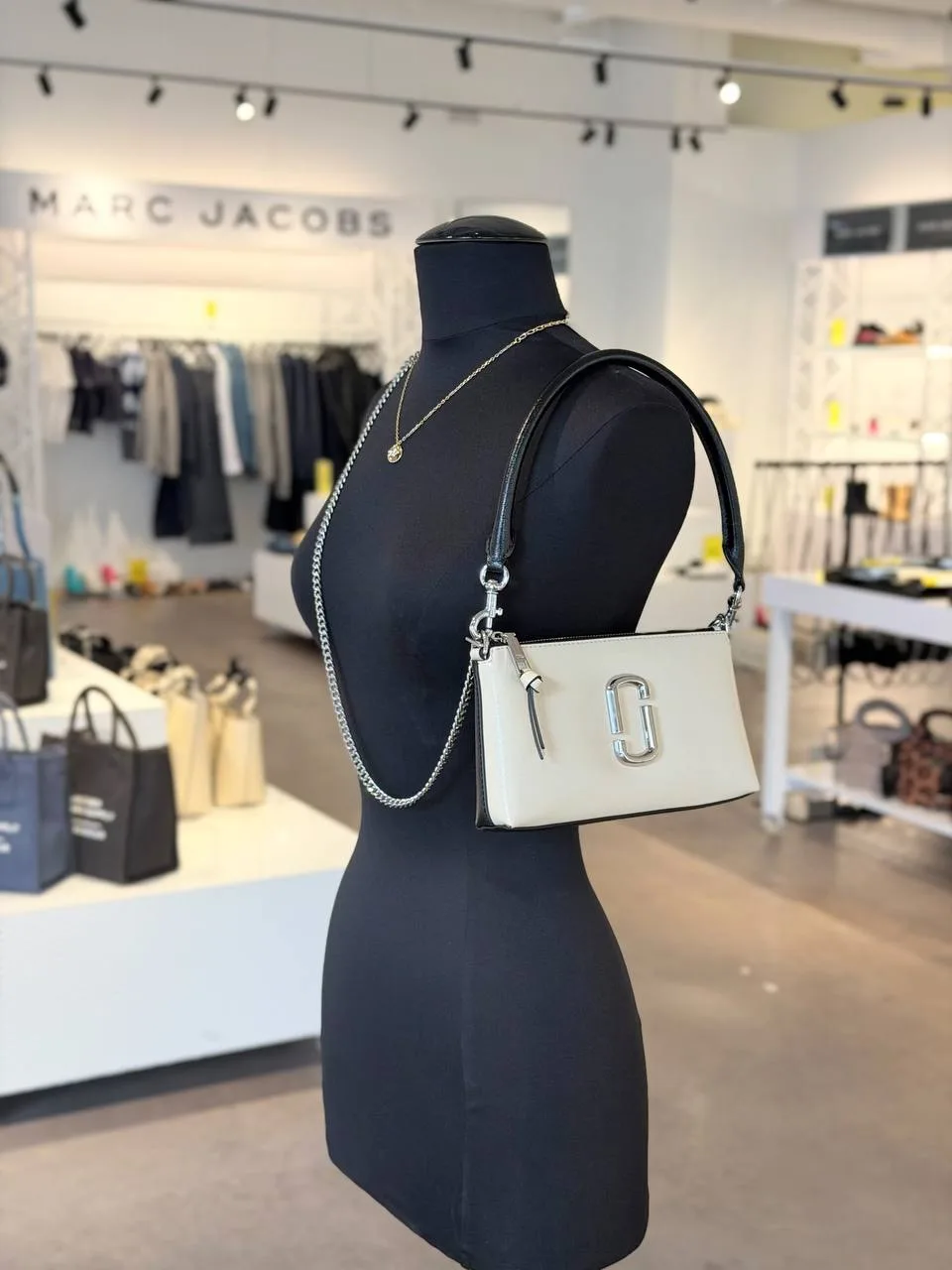 Marc Jacobs 11000