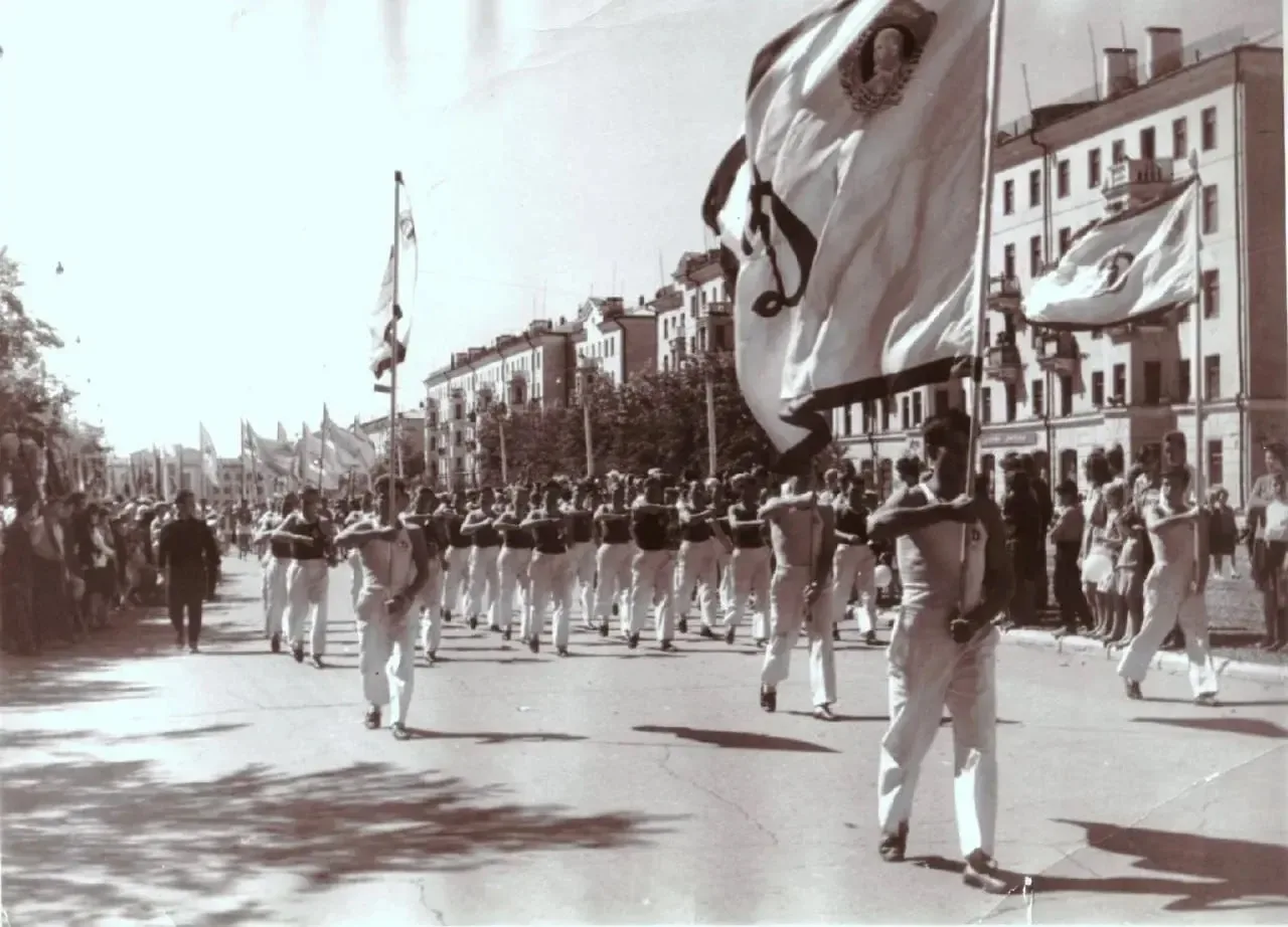 Шествие парада-фестиваля по проспекту Мира, 1967 год