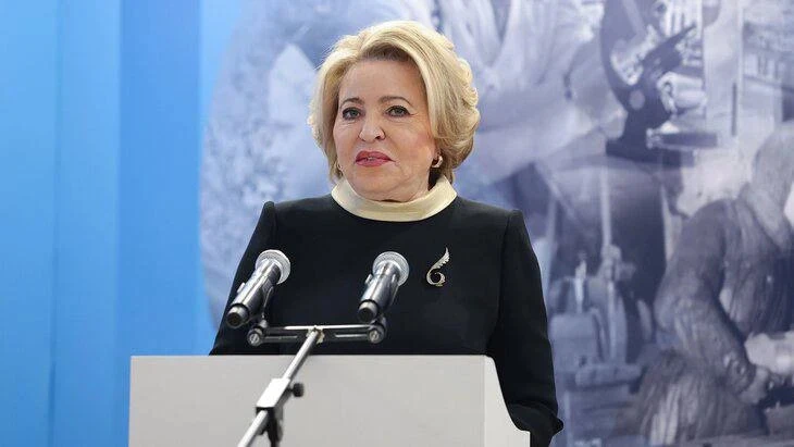 Валентина Матвиенко предложила временно остановить лицензирование частных вузов. Она пр...