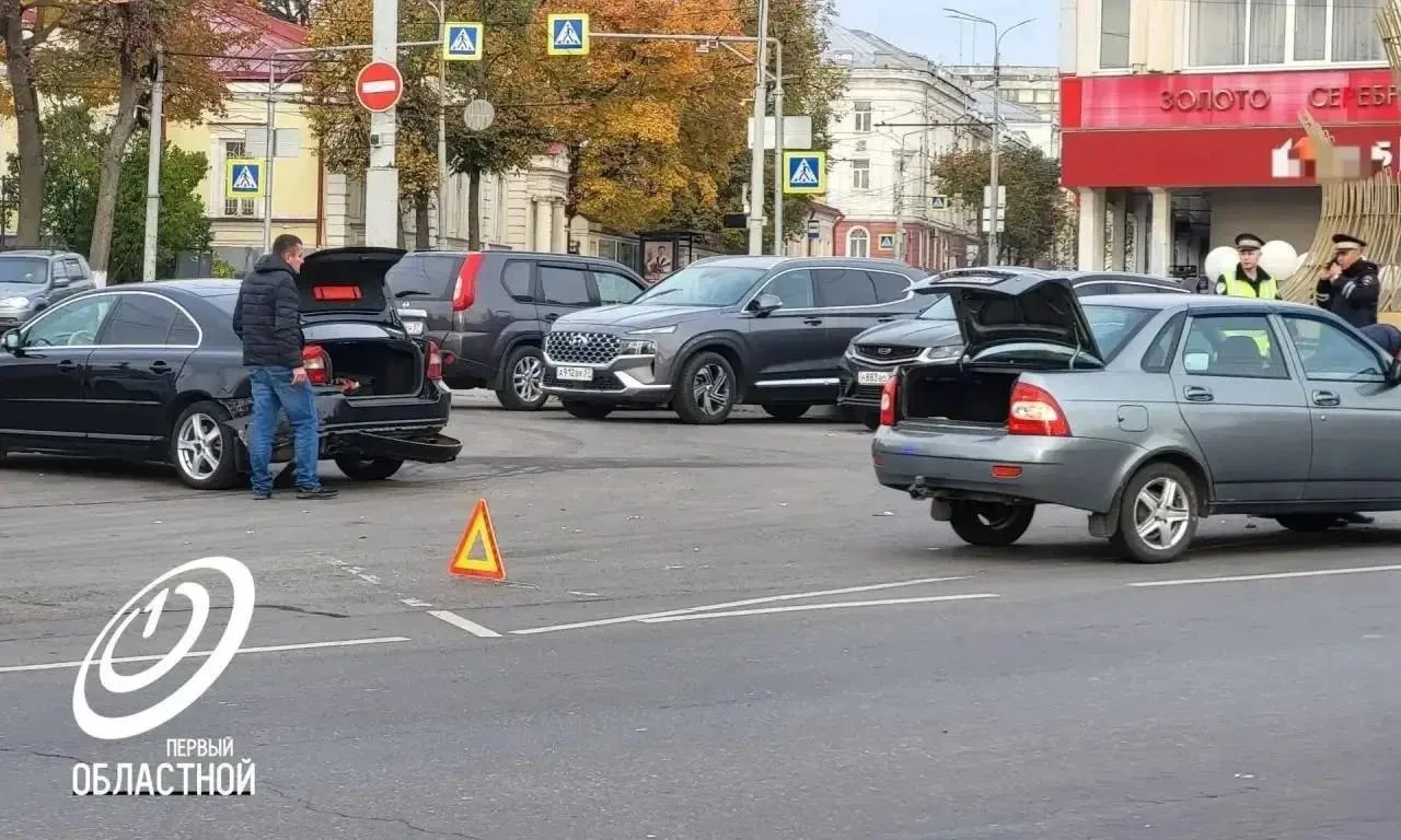 Утреннее ДТП на улице Брестской стало причиной пробки на Тургеневском мосту