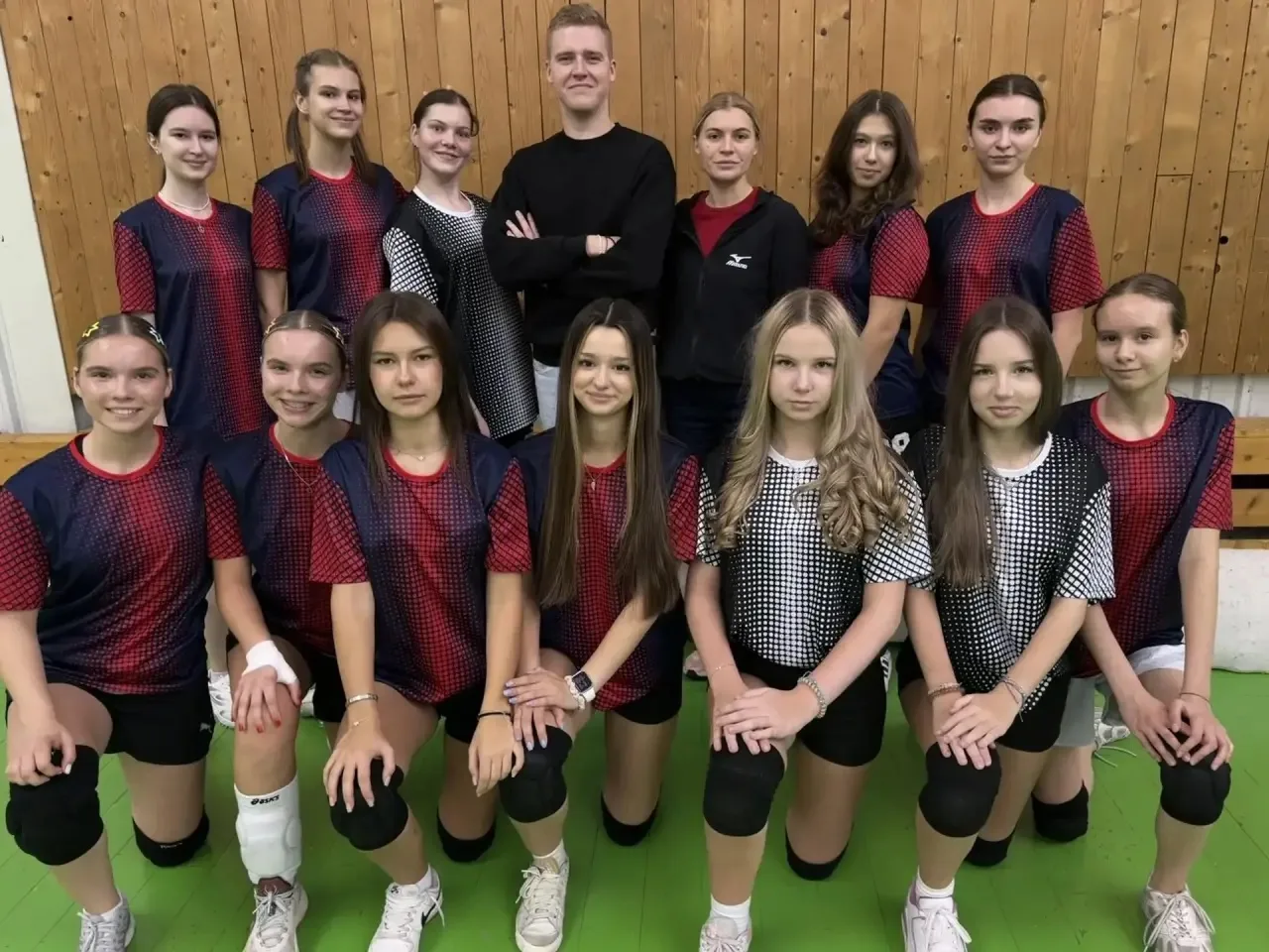 🎉 Поздравляем девочек СОШ № 19 — они завоевали бронзу в ЕШЛ по волейболу в группе «Пав...