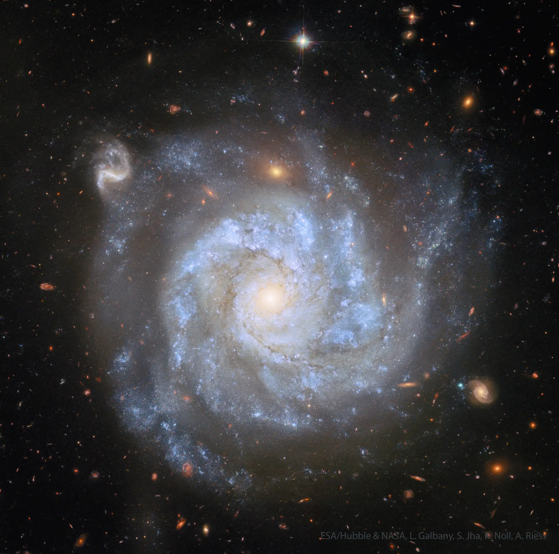 NGC 1309: полезная спиральная галактика [Космокадр 18.08.2025]