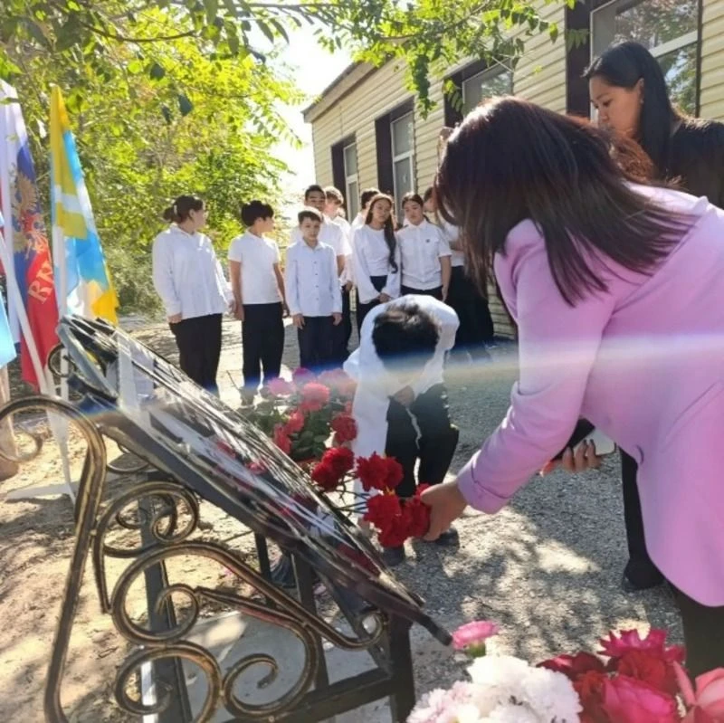 В Наримановском районе открыли стелу в память об Учителях с большой буквы