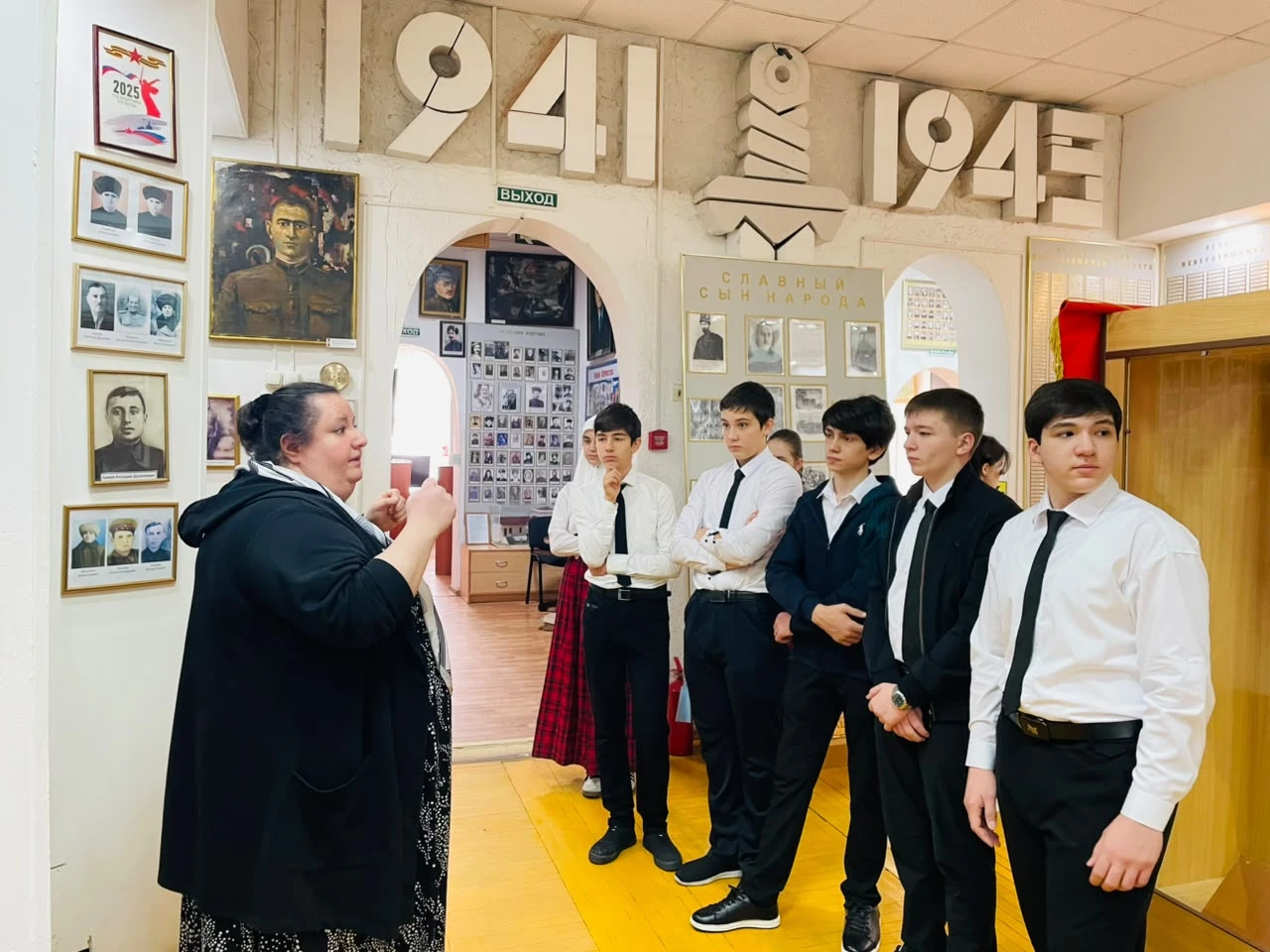 Помнить, чтобы жить: 9 «Б» класс побывал на выставке «Битва за Кавказ»