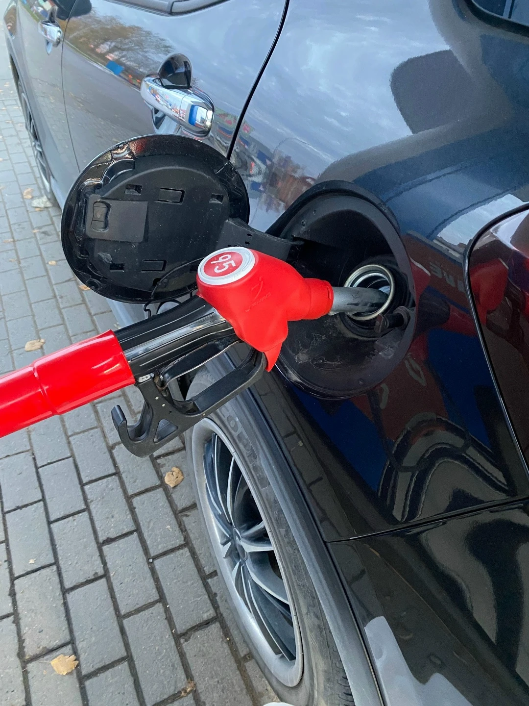 На маленькие АЗС в Югре будут доставлять топливо