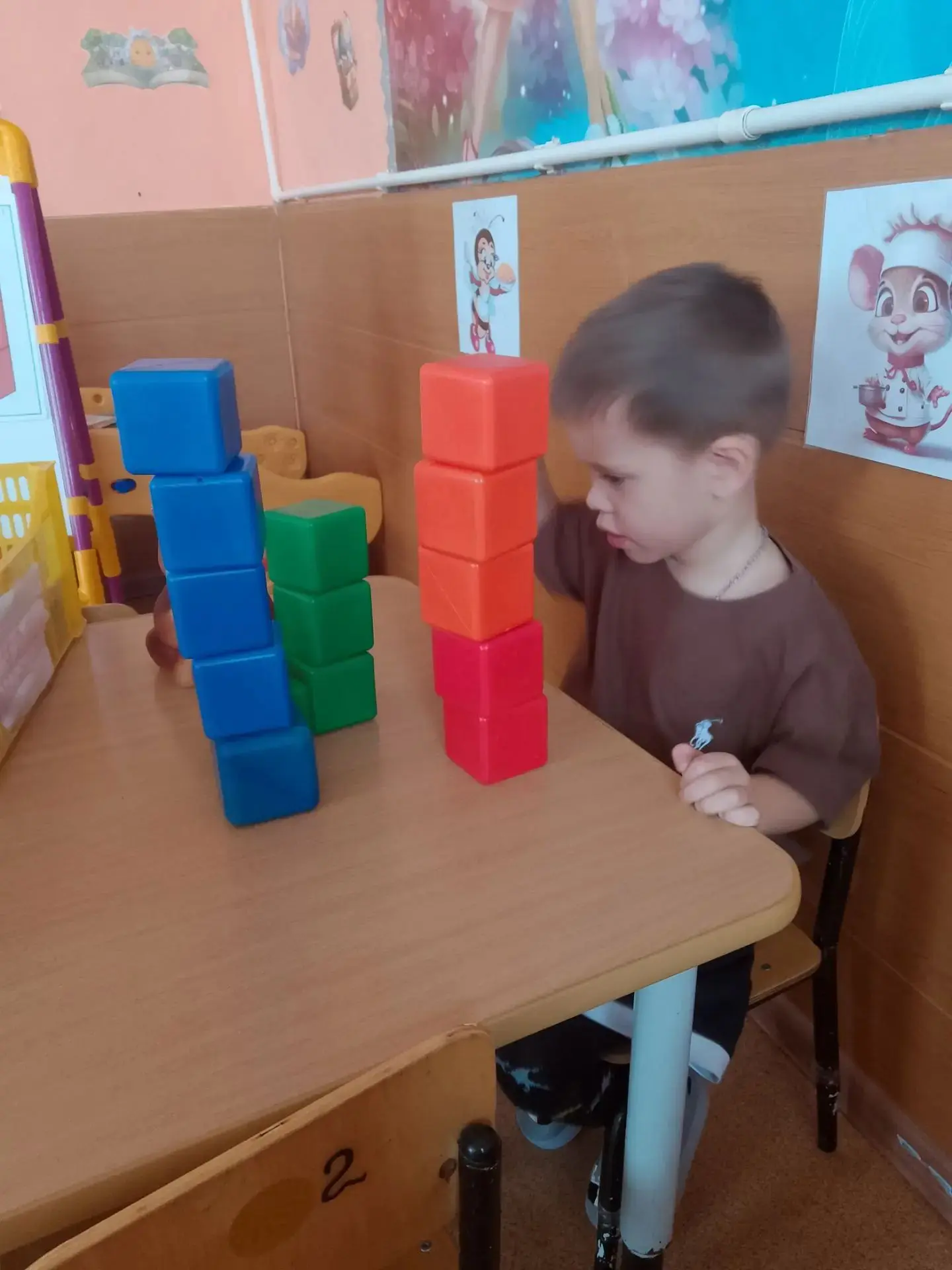 Кубик к кубику кладём  - Город сказочный растём ! Красный, синий и зелёный - Мир раскра...