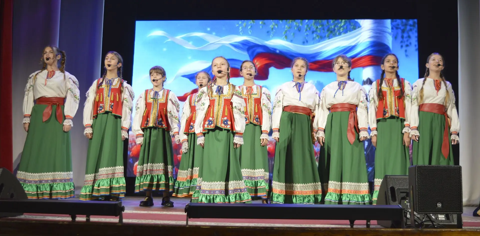 «Окрыленные песней»: как прошел яркий вечер в ГДК №1.