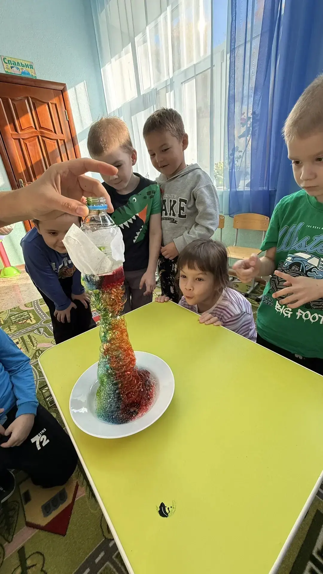 Сегодня у нас прошел увлекательный «Час науки». Наши маленькие исследователи стали свид...