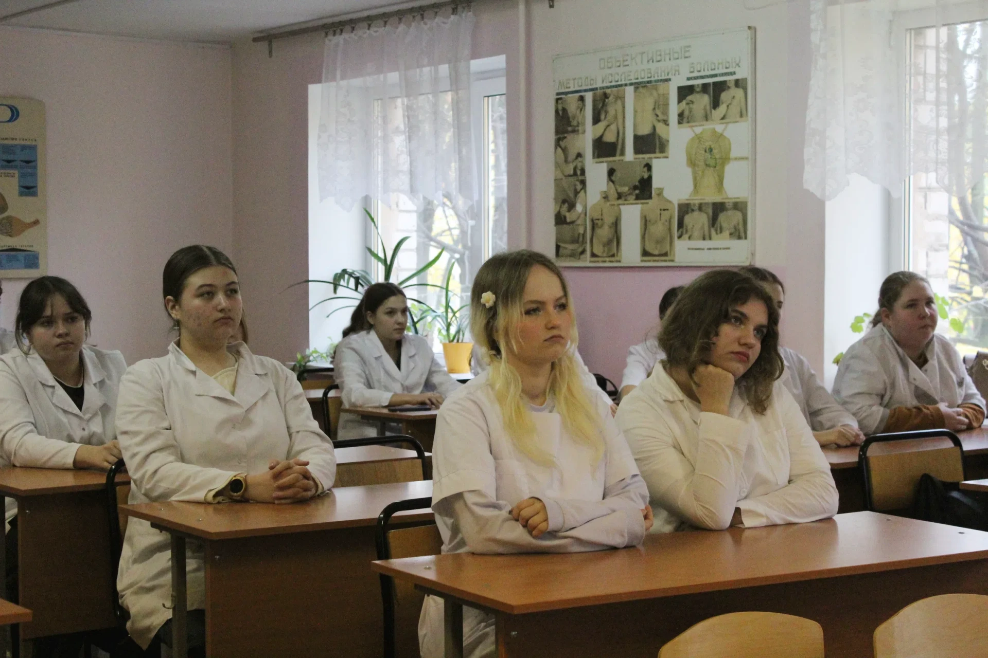 В Череповецком медицинском колледже состоялась встреча студентов с заместителем председ...