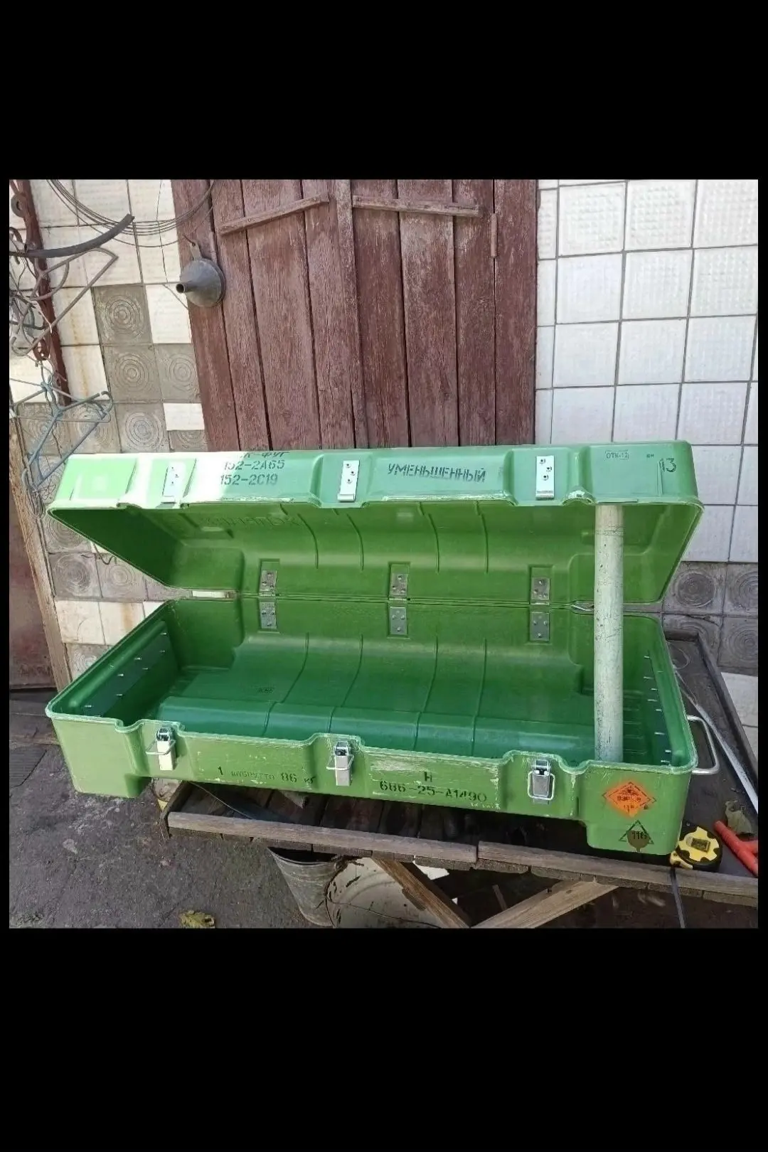 Ящик продам. Ударопрочный полистирол. Д×Ш×Г 1×0.4×0.25м.  1200р. +7 949 421-04-43.
