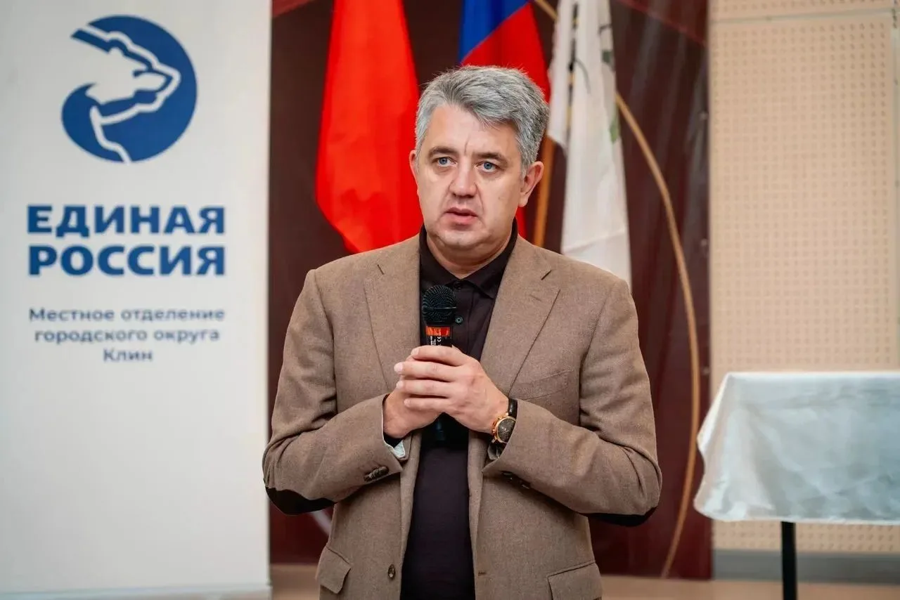 В лицее им. Д. И. Менделеева мы открыли «Парту Героя», посвящённую нашему земляку, учас...