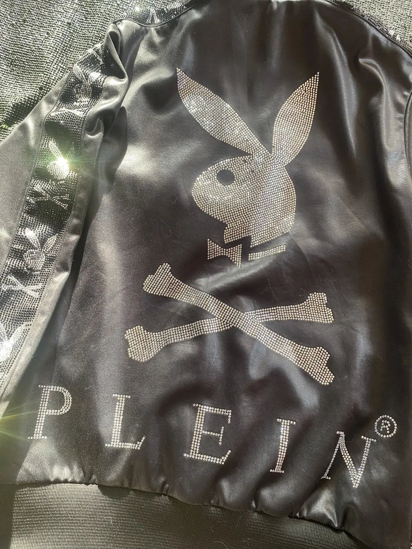 Строго оригинал! Эффектная кофта-бомбер Philipp Plein x Playboy на молнии. Спина и рука...