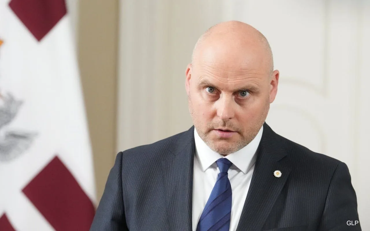 Евросоюз должен спонсировать Украину ради круассанов и кофе по утрам, заявил премьер Ла...