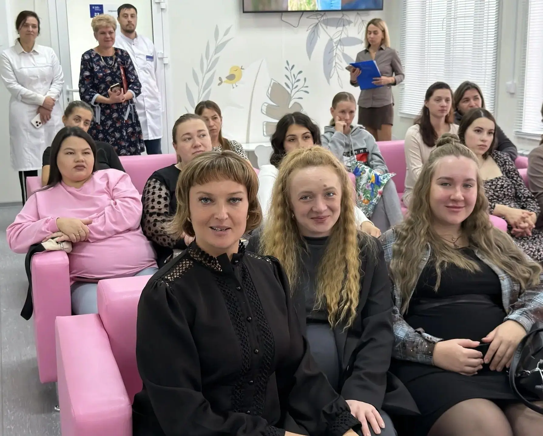🖼Фотографии беременных мамочек украсят женскую консультацию в деревне Грановщина. Перв...