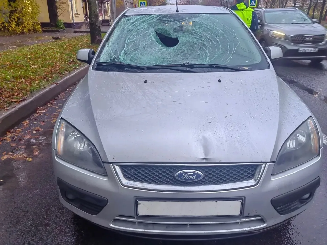 Юный водитель самоката попал под колеса автомобиля в Череповце