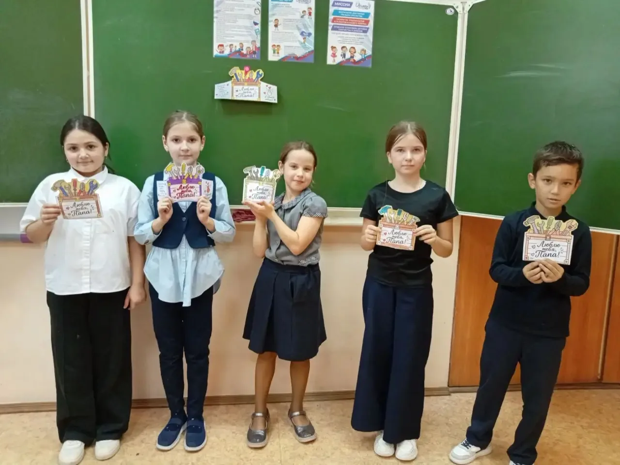 Подарок для главного героя: «Орлята России» из 3 «Г» готовятся ко Дню отца! ❤️👨‍👦