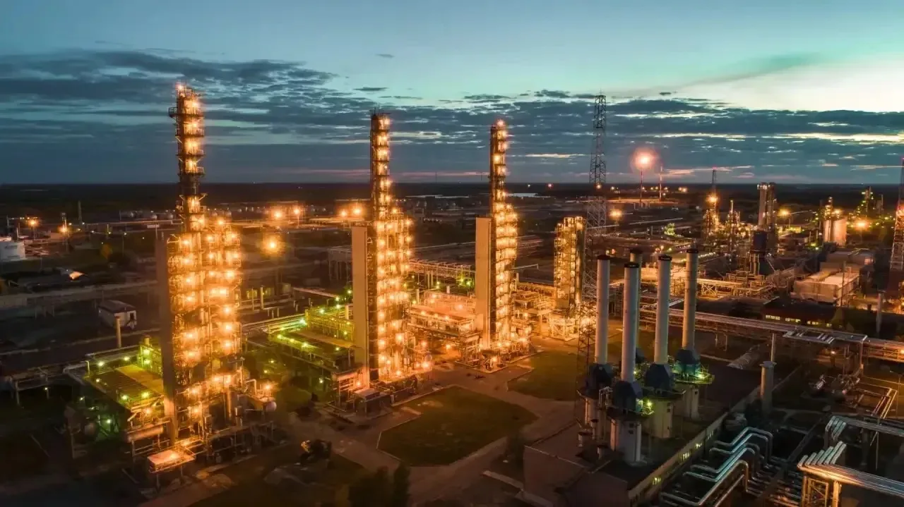 ❗️Враг атаковал крупнейший в России завод по переработке нефтегазоконденсатной смеси в ...