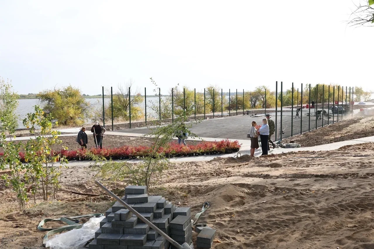 Новая благоустроенная территория появится в городе Нариманов до конца осени.