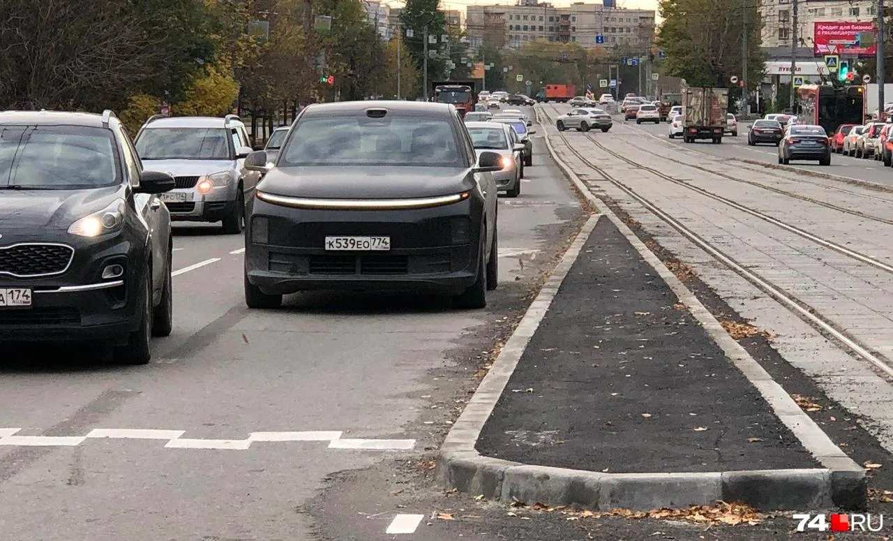 🚧 Водители Челябинска жалуются на «островные» остановки на Свердловском проспекте