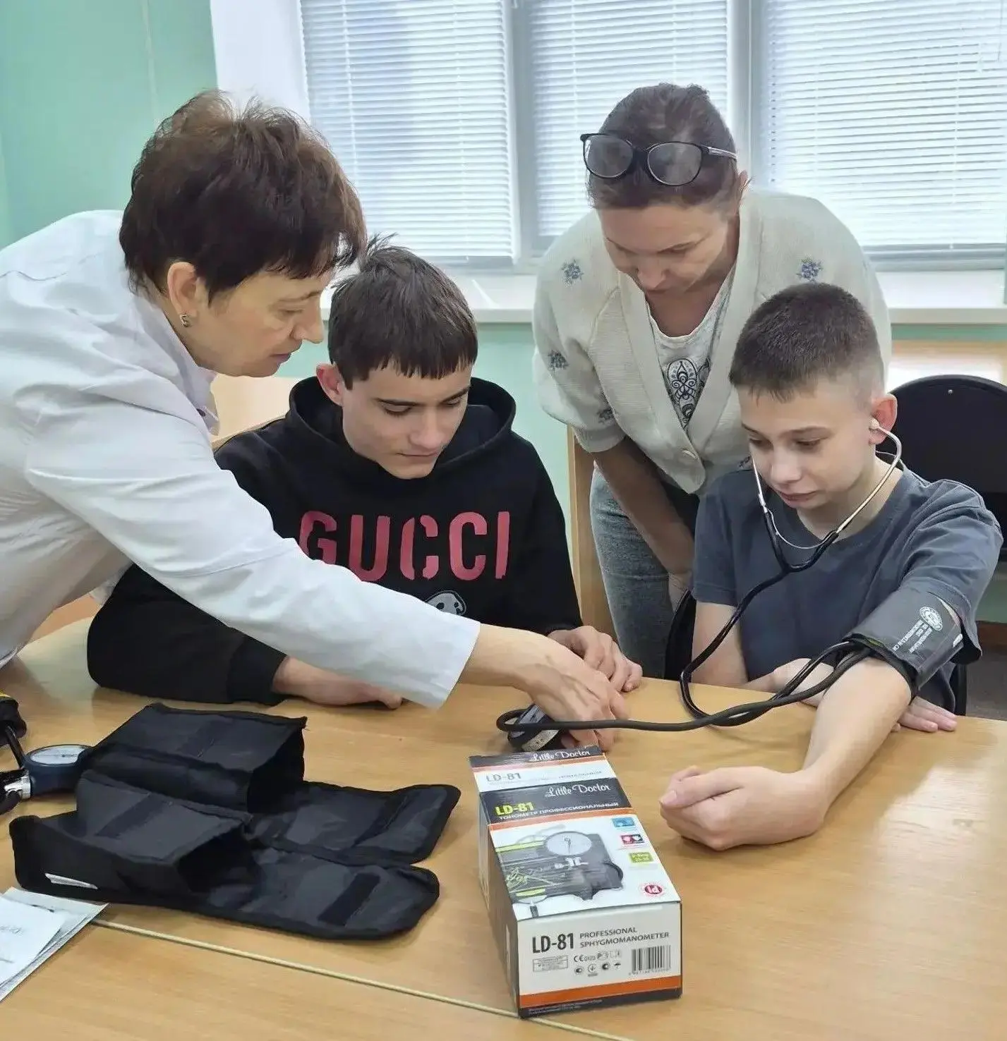 👨‍⚕Сотни амурских школьников примерили на себя профессию медика