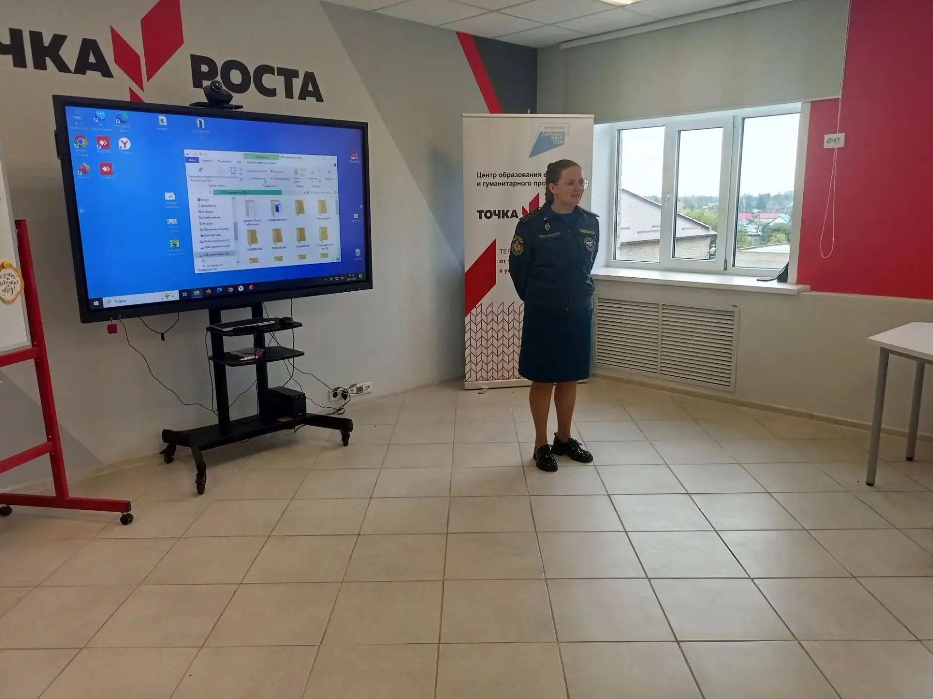 В рамках Всероссийской профориентационной недели с учениками 8 "Б" и 9 "Б" классов была...