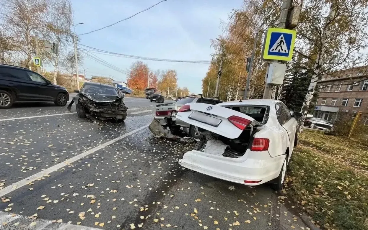 Водитель «Форда» сбил двух менявших колесо мужчин в Ижевске