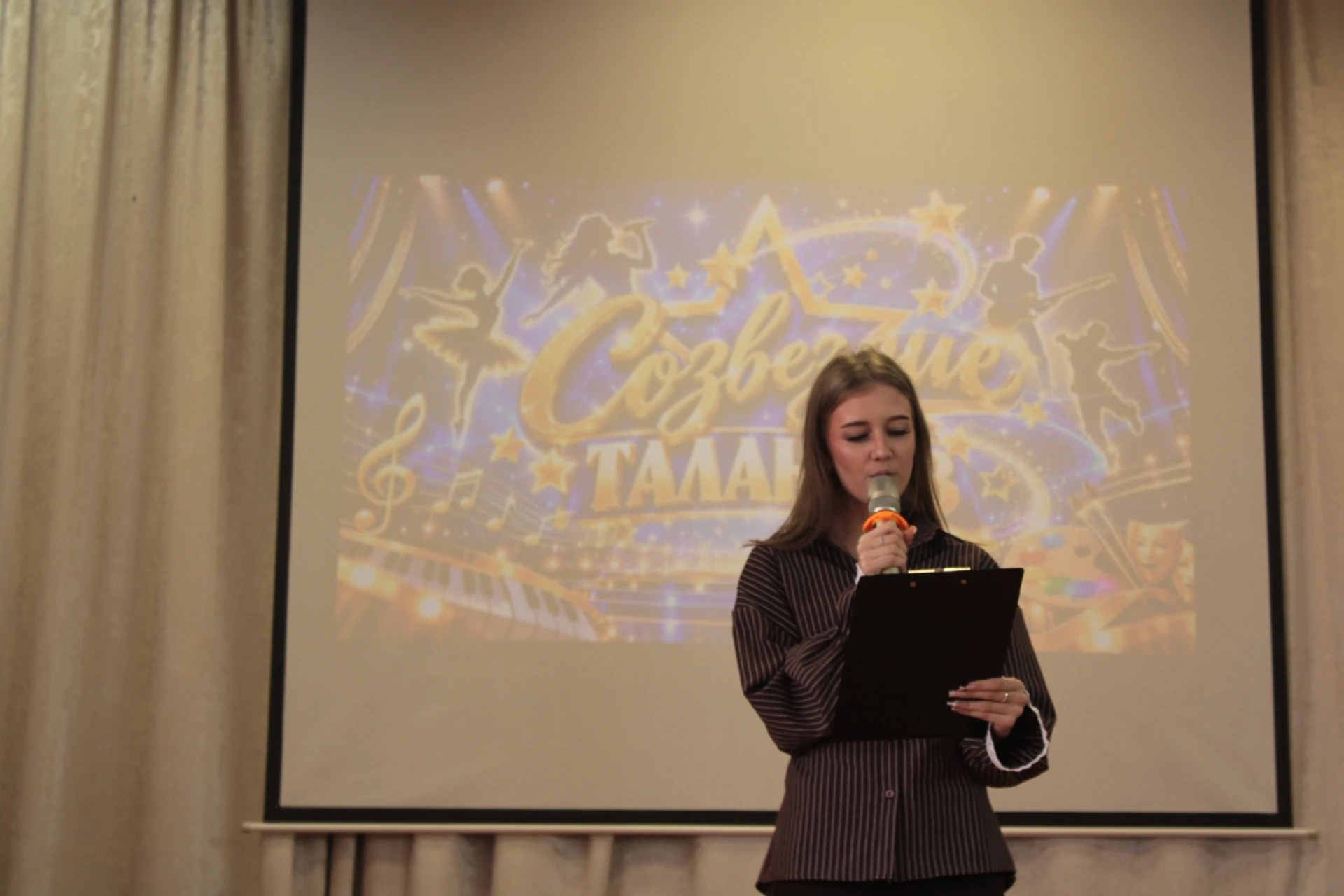 На сцене сияли звезды! ✨ В нашей школе прошел ежегодный конкурс "Созвездие талантов"!