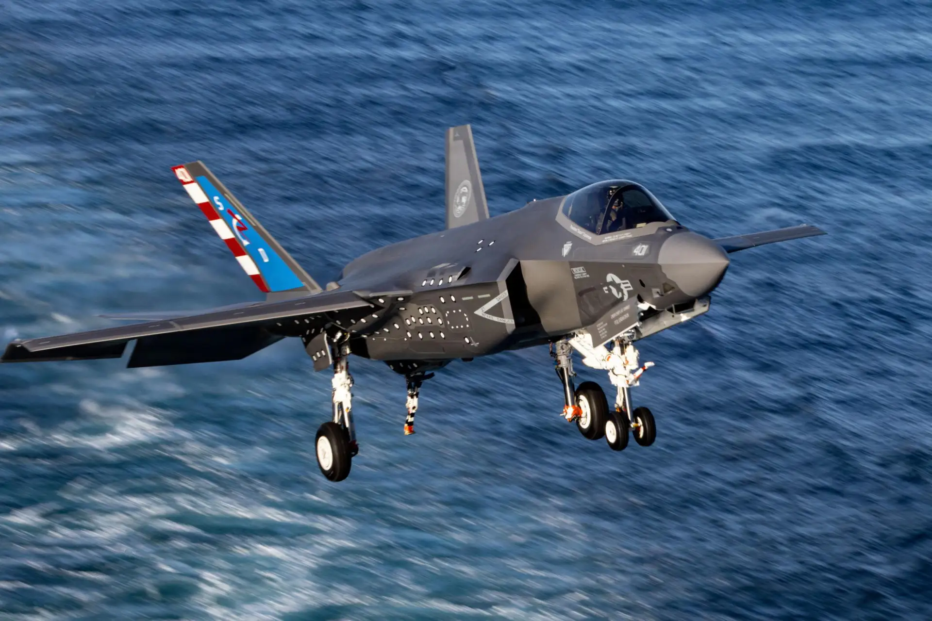 🇺🇸 F-35C впервые сел на авианосец