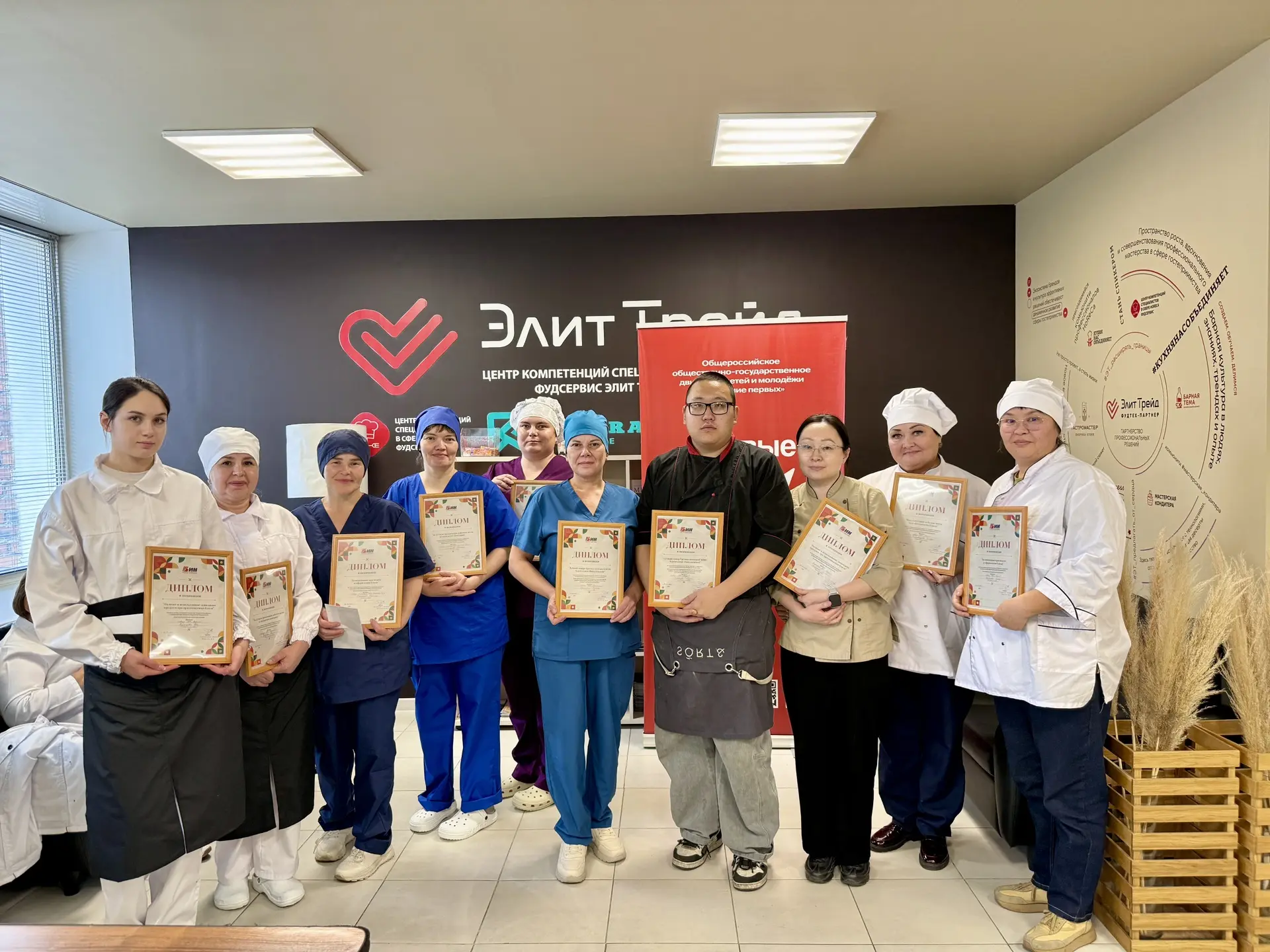🏆 В Байкальском колледже туризма и сервиса началась серия конкурсов профессионального ...