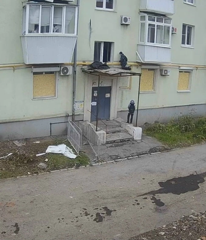 Полиция установила подростков с Репина, 5