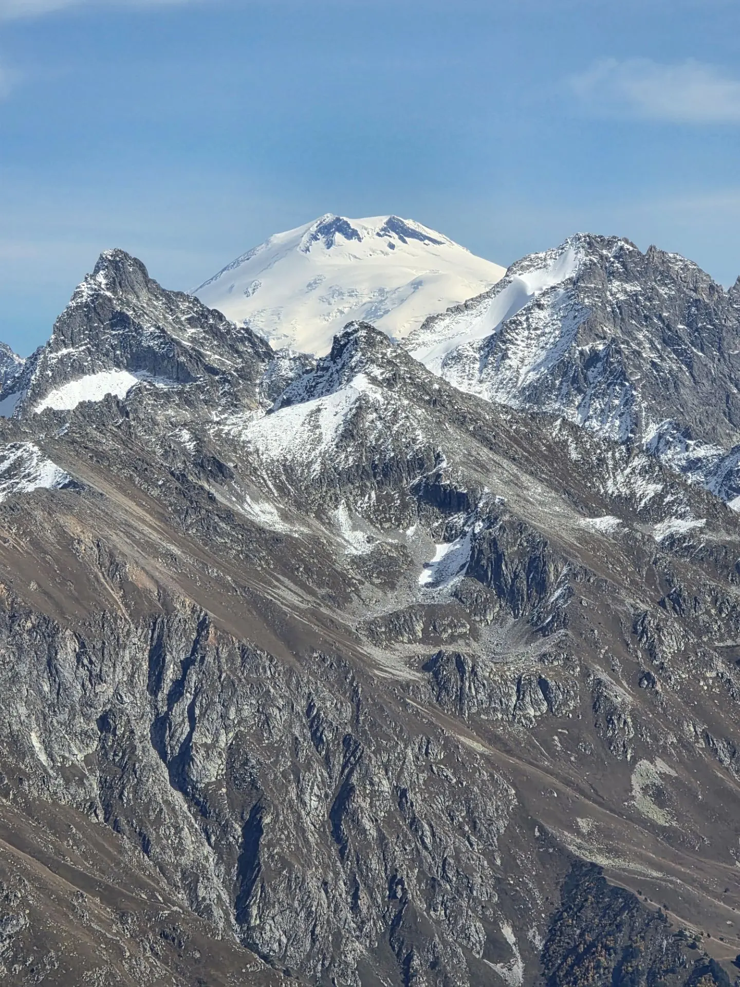 Сегодня удалось увидеть Эльбрус издалека! 🏔️