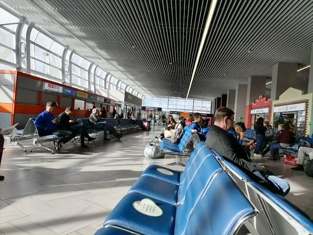 ✈️ Калининградские врачи дважды спасли женщину, которой стало плохо в аэропорту в Москве