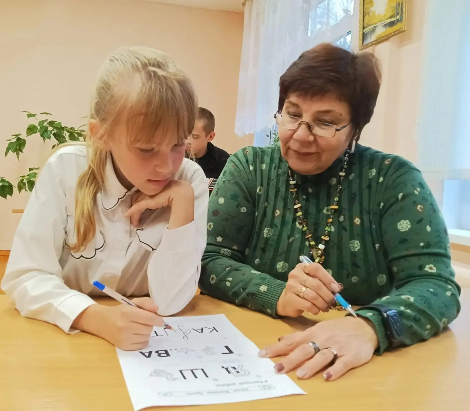 В Ушаровской школе прошла игротека " Книгочеи". Заведующая сельской библиотекой Ю.И.Ник...