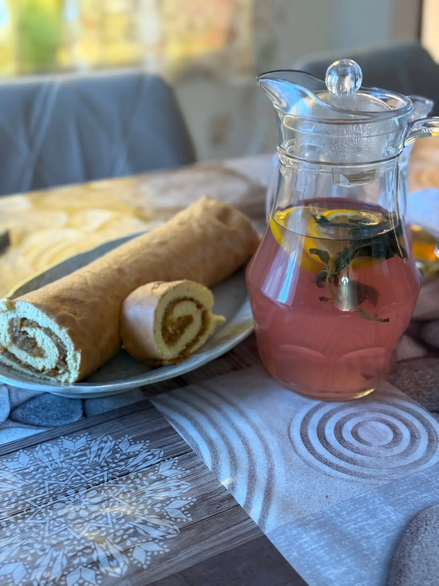 Яблочный сезон в самом разгаре 🍎 У меня яблоками сейчас завалено буквально всё!