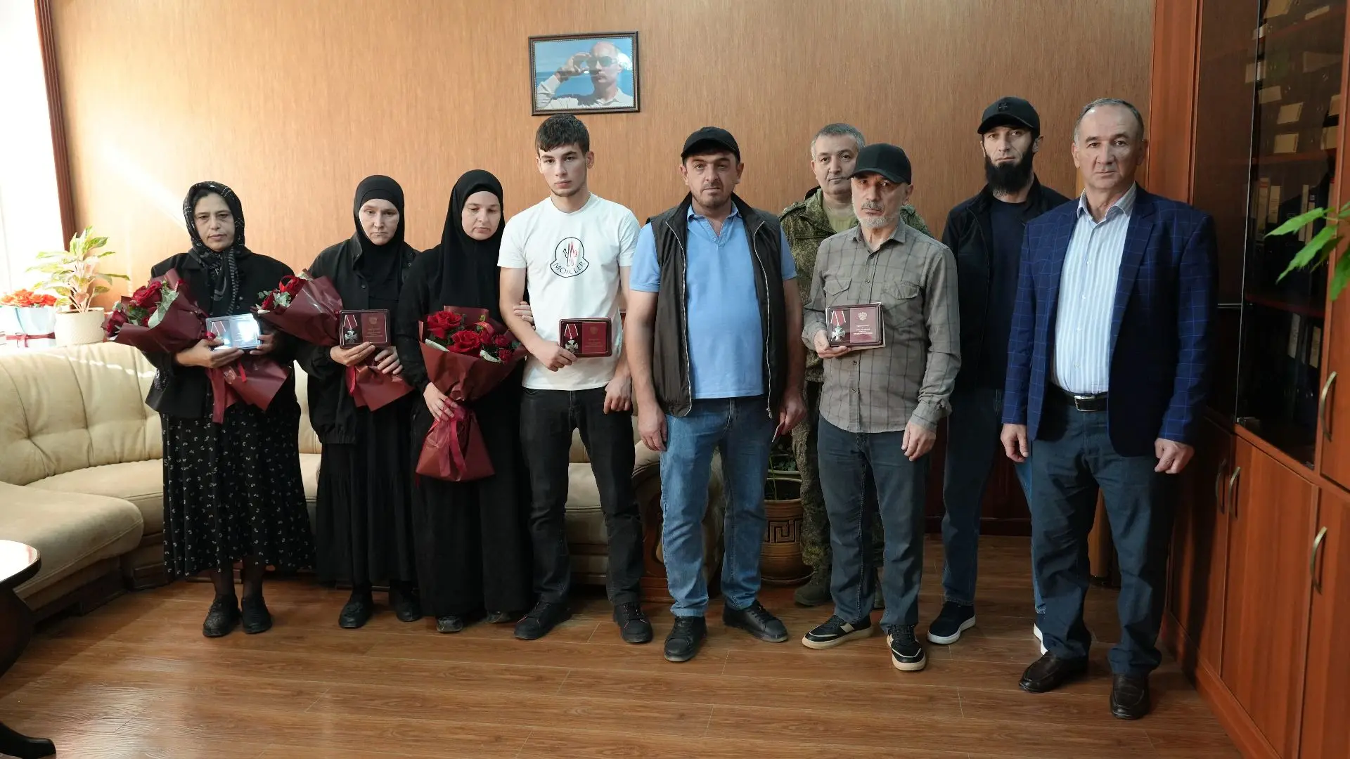 В Казбековском районе вручили  государственные награды семьям погибших героев СВО