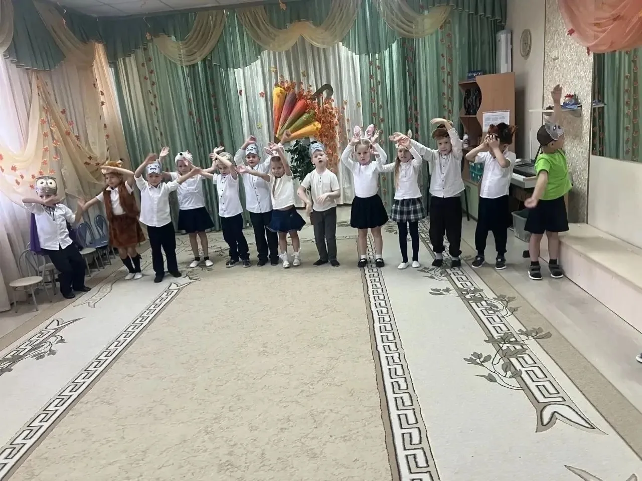 Воспитанники подготовительной группы, примерили на себя роль настоящих артистов. Для ма...