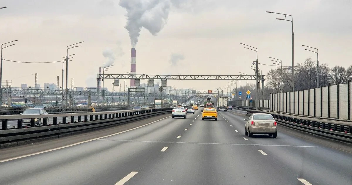 🚗 С 16 октября проезд по МСД в часы пик подорожает на 6 рублей — до 25 рублей за участок.