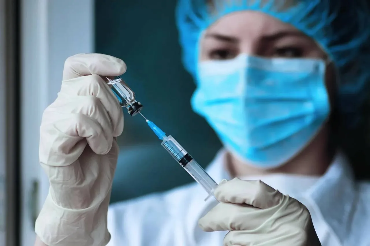 💉 В России зарегистрировали новый препарат для лечения некоторых видов рака.