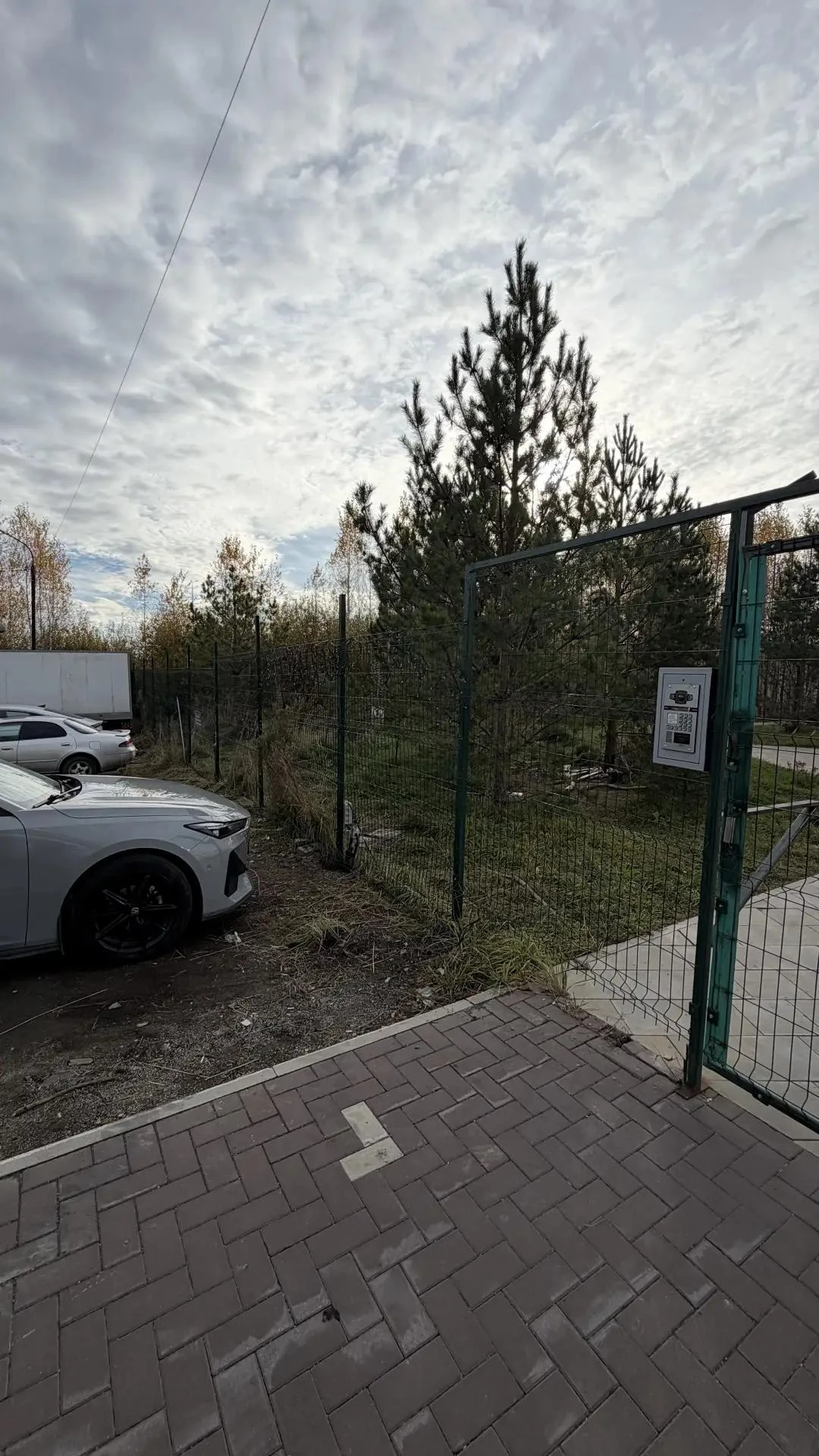 В рамках гарантийных обязательств застройщик выполнил укрепление и восстановление ограж...