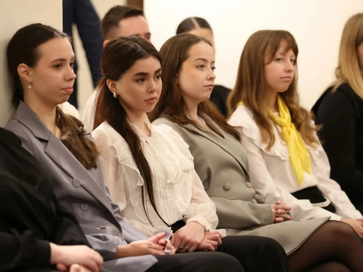 👨‍🏫В 151 школе Самары работают 2000 молодых учителей (до 35 лет).